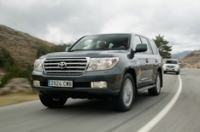 Toyota Land Cruiser 200: городские джунгли – не проблема