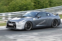 Nissan тестирует обновленный GT-R (ФОТО)