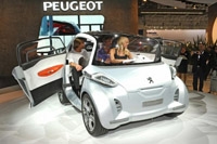 Причудливый электрокар Peugeot BB1запустят в серию в 2013