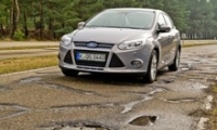 Ford тестирует автомобили на устойчивость к выбоинам на дорогах
