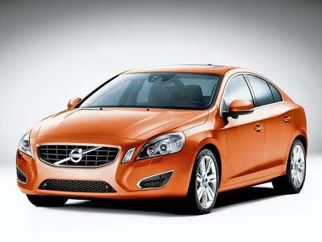 угловатый автомобиль Volvo S60 рассекречена